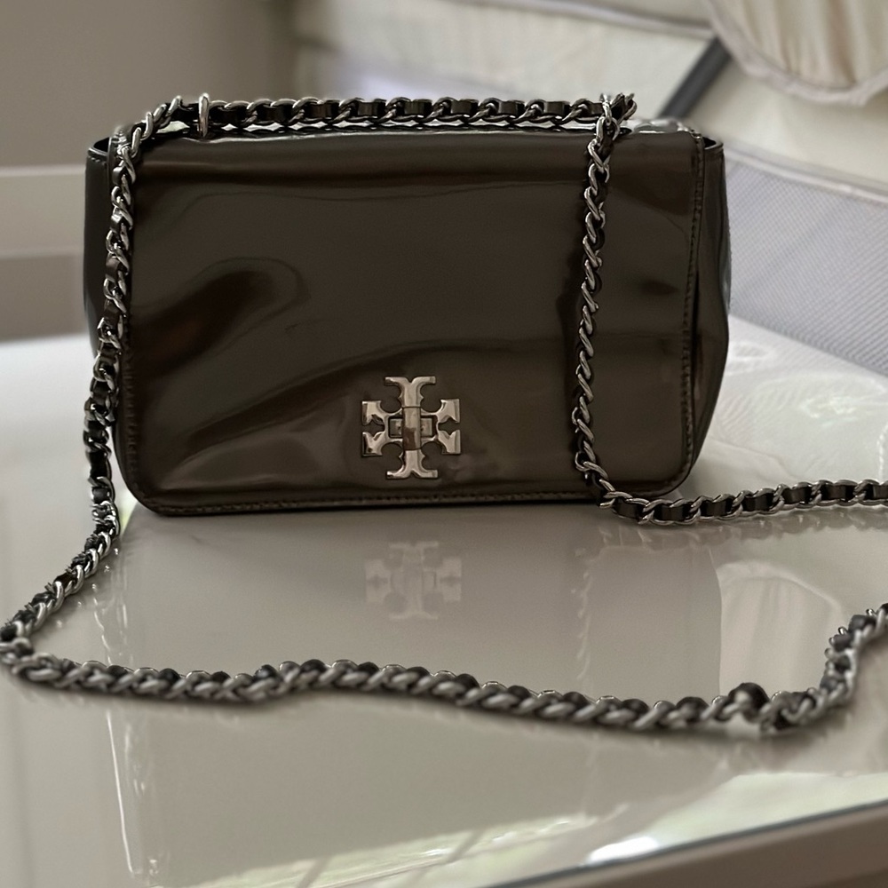 Tory Burch Metallic Mercer Crossbody in Silver